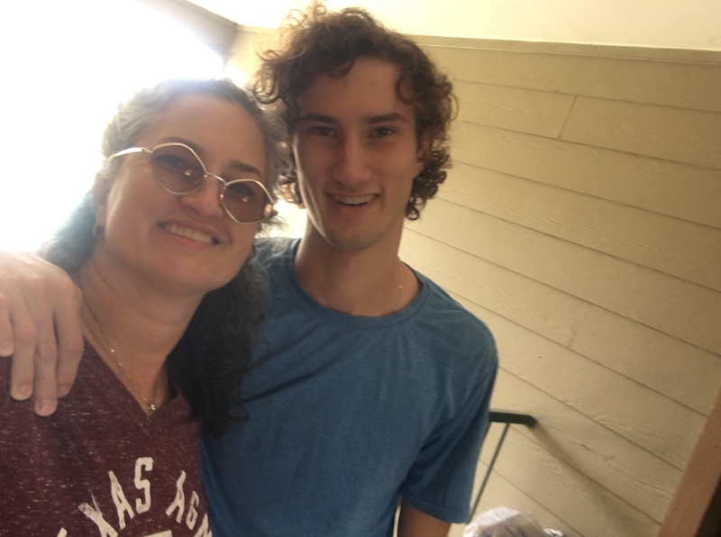 2019/08(August)/Chance-moves-to-College-Station-TAMU/2019-08-24-Dropping-Chance-off-at-new-apartment-01-Suzi.JPG