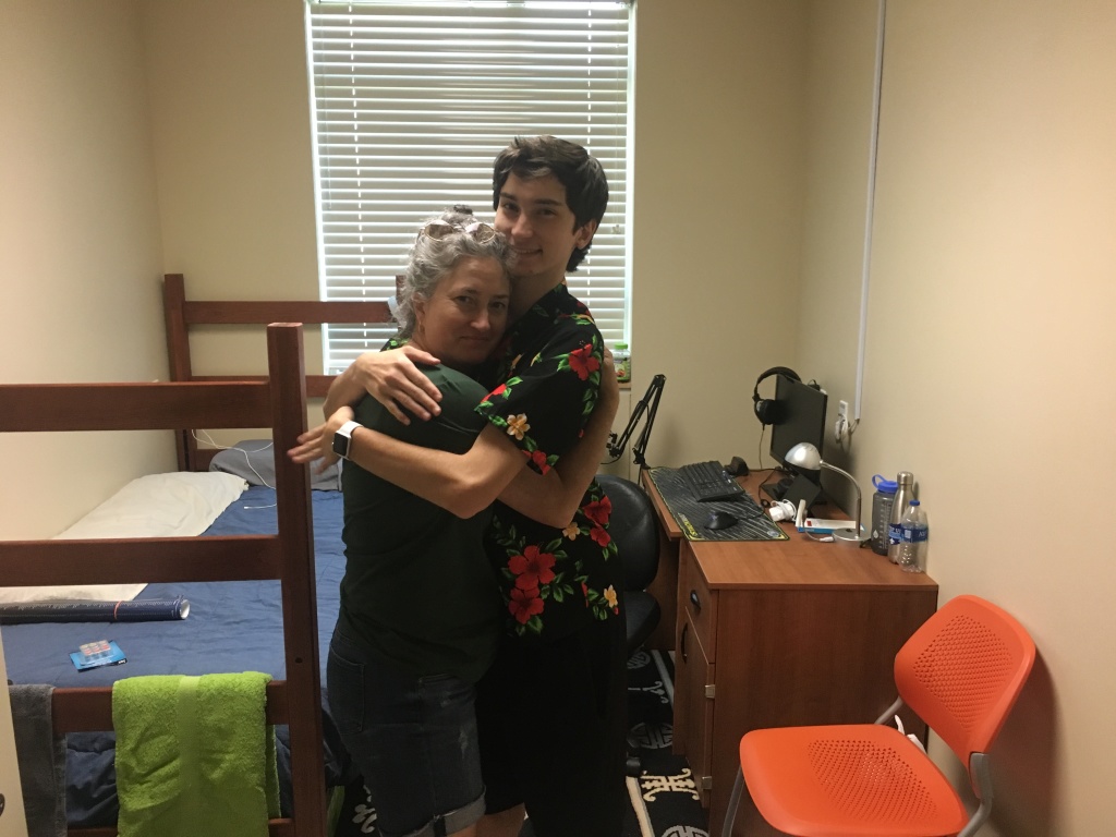 2019/08(August)/Dax-moves-to-UTDallas/1024x768_2019-08-13-Dax-moves-into-dorm-at-UTD-21-Suzi.JPG