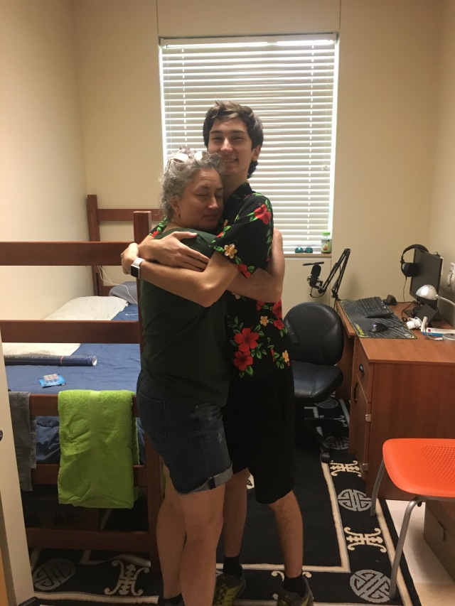 2019/08(August)/Dax-moves-to-UTDallas/640x480_2019-08-13-Dax-moves-into-dorm-at-UTD-19-Suzi.JPG