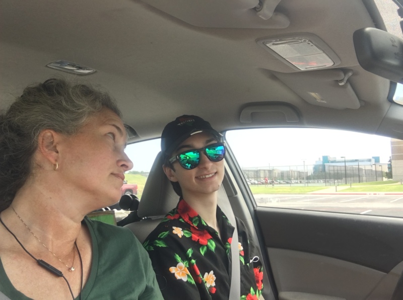 2019/08(August)/Dax-moves-to-UTDallas/800x600_2019-08-13-Dax-moves-into-dorm-at-UTD-03-Suzi.JPG