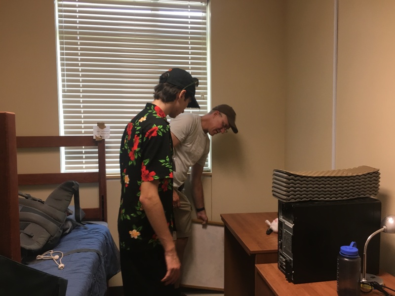 2019/08(August)/Dax-moves-to-UTDallas/800x600_2019-08-13-Dax-moves-into-dorm-at-UTD-13-Travis.JPG