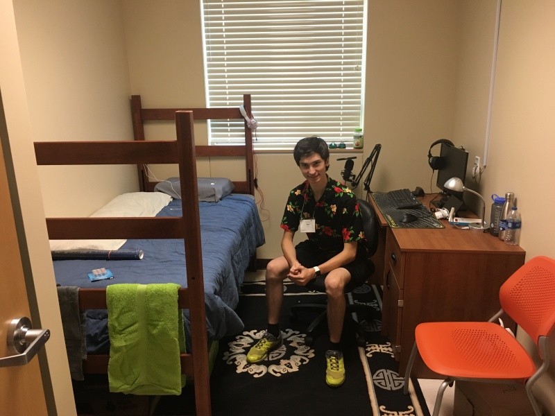 2019/08(August)/Dax-moves-to-UTDallas/800x600_2019-08-13-Dax-moves-into-dorm-at-UTD-18.JPG