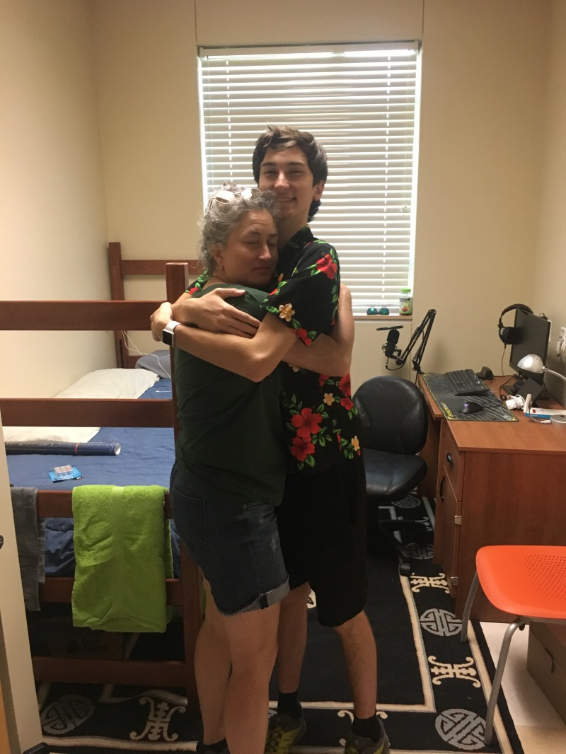2019/08(August)/Dax-moves-to-UTDallas/800x600_2019-08-13-Dax-moves-into-dorm-at-UTD-19-Suzi.JPG