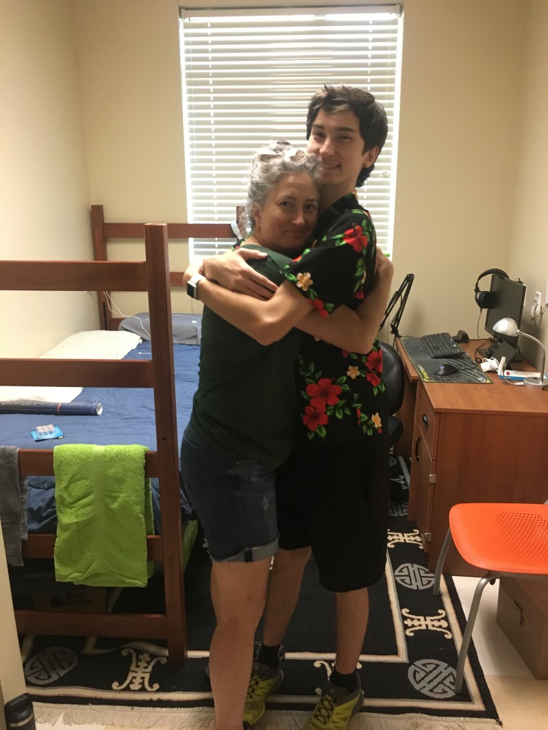 2019/08(August)/Dax-moves-to-UTDallas/800x600_2019-08-13-Dax-moves-into-dorm-at-UTD-20-Suzi.JPG