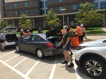 2019-08-13-Dax-moves-into-dorm-at-UTD-04-Suzi.JPG