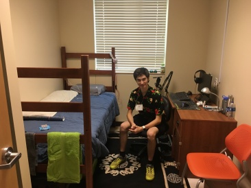 2019-08-13-Dax-moves-into-dorm-at-UTD-17.JPG