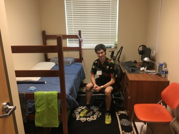 2019-08-13-Dax-moves-into-dorm-at-UTD-18.JPG
