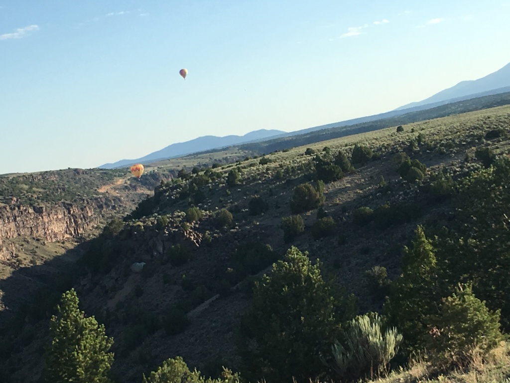2019/08(August)/Taos-NM-Vortex-Music-Festival/Day-02-Vortex-Music-Fest/1024x768_2019-08-16-Taos-NM-Vortex-Music-Festival-09-Hot-Air-Balloons.JPG