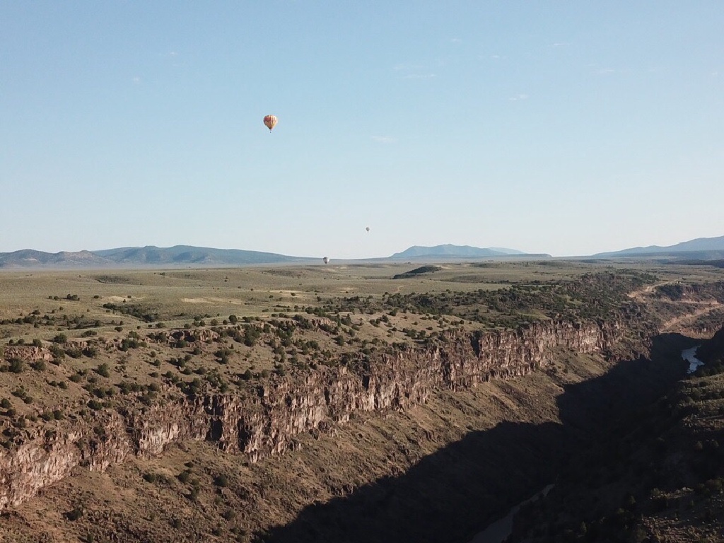 2019/08(August)/Taos-NM-Vortex-Music-Festival/Day-02-Vortex-Music-Fest/1024x768_2019-08-16-Taos-NM-Vortex-Music-Festival-21-Drone-Sprinter-Hot-Air-Balloons.JPG