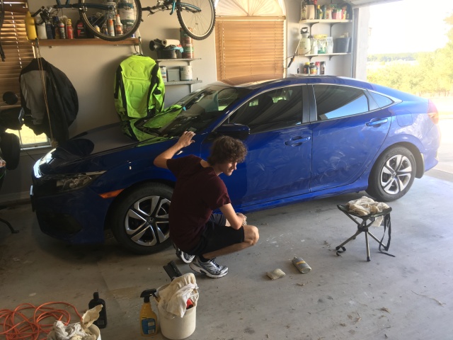 2019/08(August)/Waxing-Cars/640x480_2019-08-12-Chance-waxing-car-2.JPG