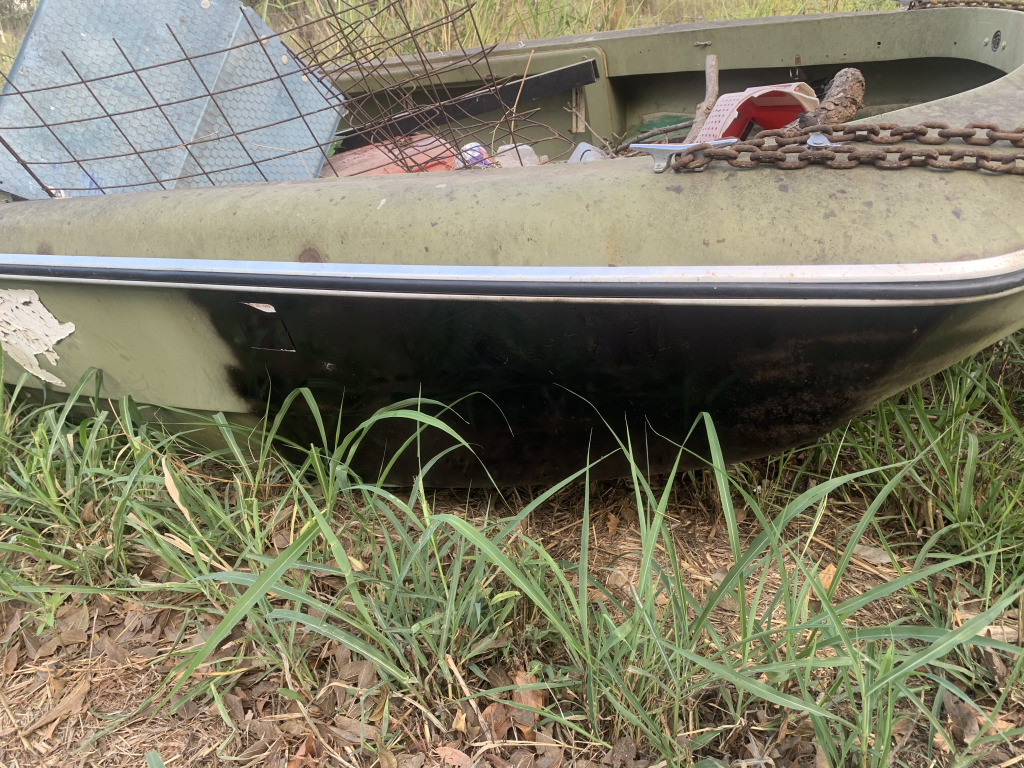 2019-09-27-Abandoned-boat-near-Lookout-at-Brushy-Creek-4.JPG