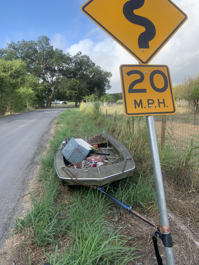 2019-09-27-Abandoned-boat-near-Lookout-at-Brushy-Creek-2.JPG