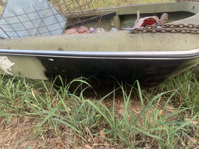 2019-09-27-Abandoned-boat-near-Lookout-at-Brushy-Creek-4.JPG