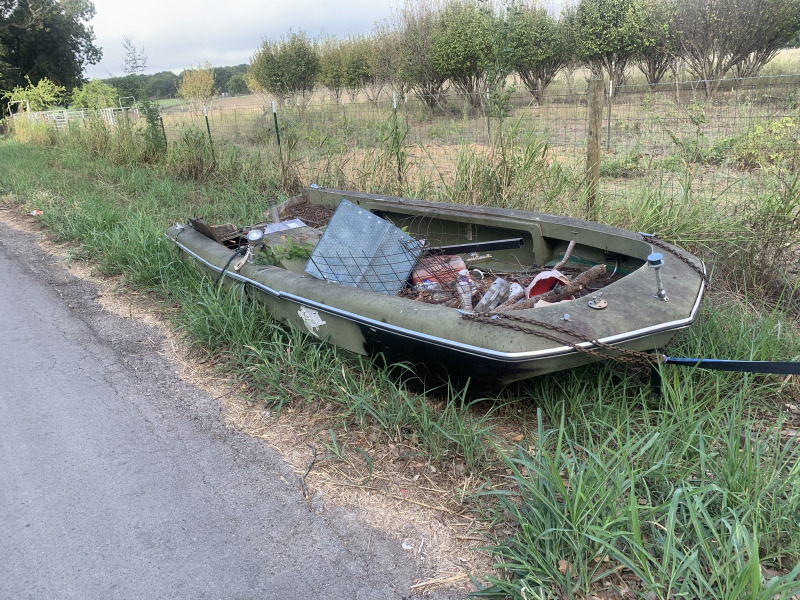 2019-09-27-Abandoned-boat-near-Lookout-at-Brushy-Creek-1.JPG