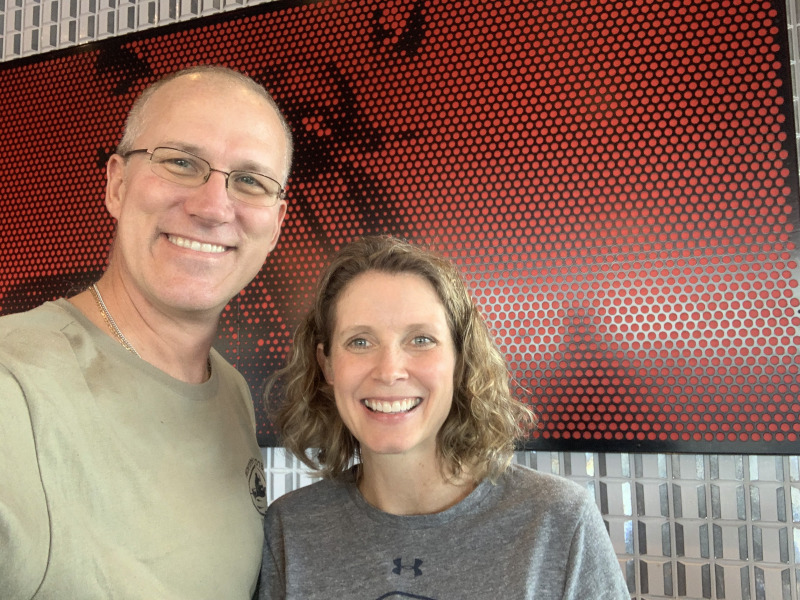 2019/09(September)/Misc/800x600_2019-09-27-Travis-Kara-1-lunch.JPG