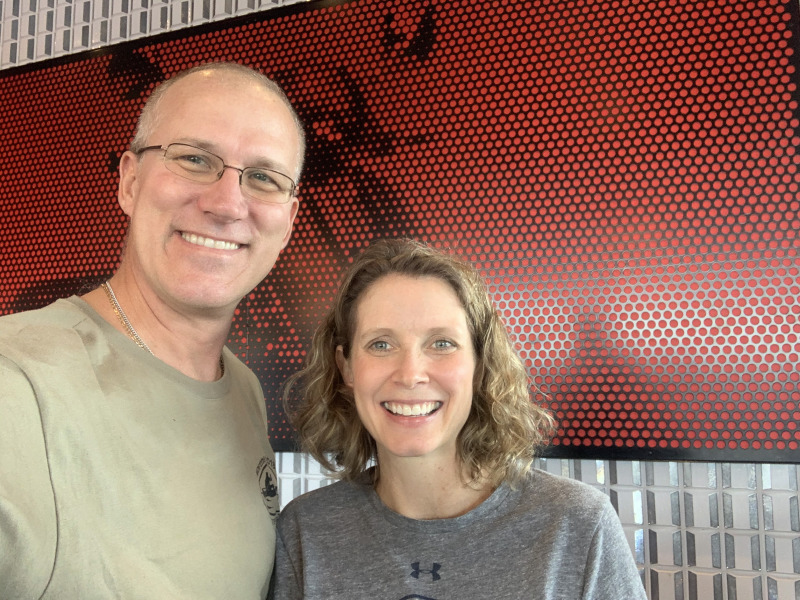 2019/09(September)/Misc/800x600_2019-09-27-Travis-Kara-2-lunch.JPG