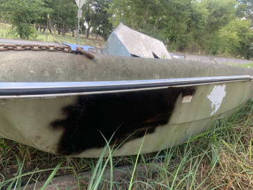 2019-09-27-Abandoned-boat-near-Lookout-at-Brushy-Creek-3.JPG
