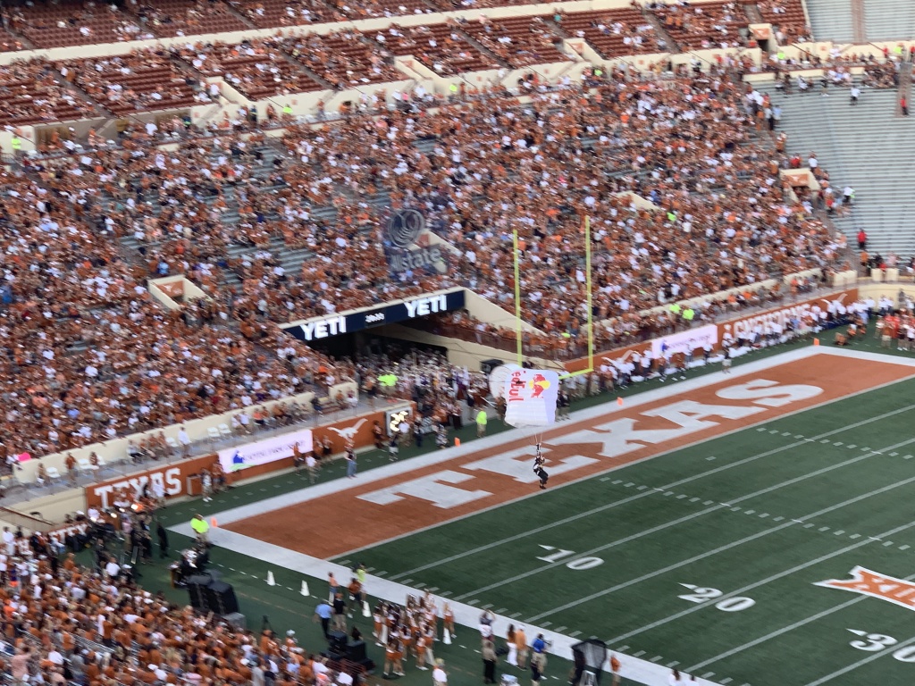 2019/09(September)/UT-Football/1024x768_2019-09-21-UT-Football-08.JPG