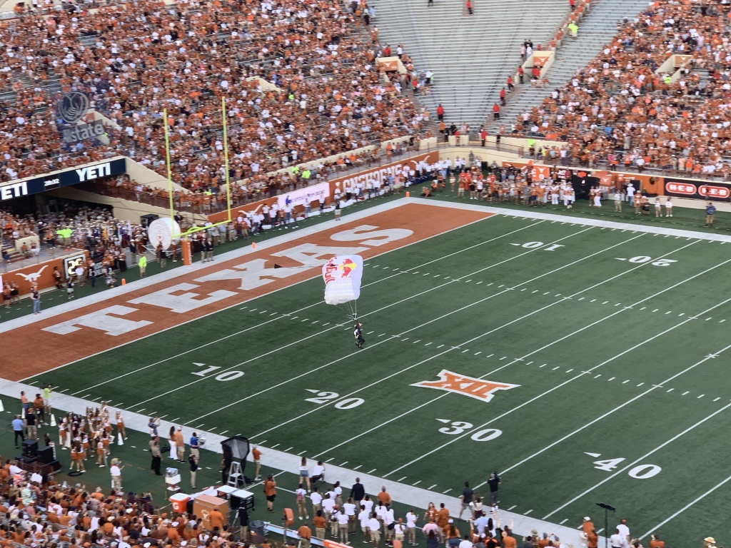 2019/09(September)/UT-Football/1024x768_2019-09-21-UT-Football-09.JPG