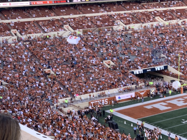 2019/09(September)/UT-Football/640x480_2019-09-21-UT-Football-07.JPG