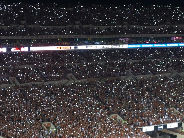 2019/09(September)/UT-Football/640x480_2019-09-21-UT-Football-17.JPG