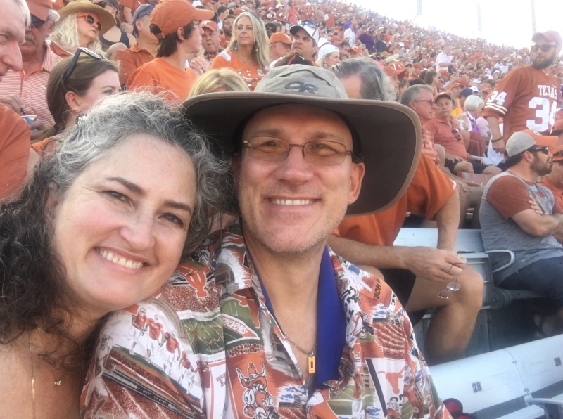 2019/09(September)/UT-Football/800x600_2019-09-07-UT-Football-09-Suzi-Travis.JPG