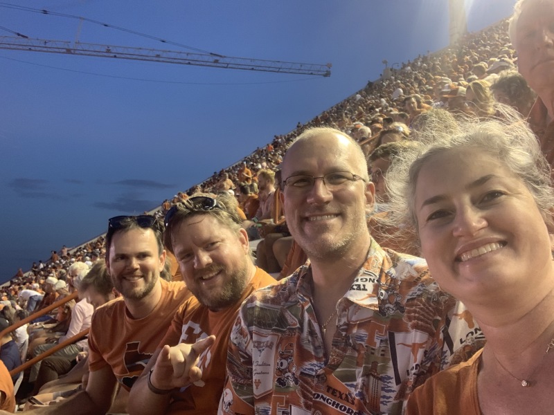 2019/09(September)/UT-Football/800x600_2019-09-21-UT-Football-16-Chris-Travis-Suzi.JPG
