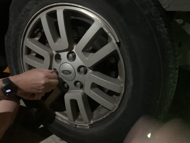 2019-10-27-Crossman-Golf-Tournament-08-Waynes-broken-rim-tire.JPG