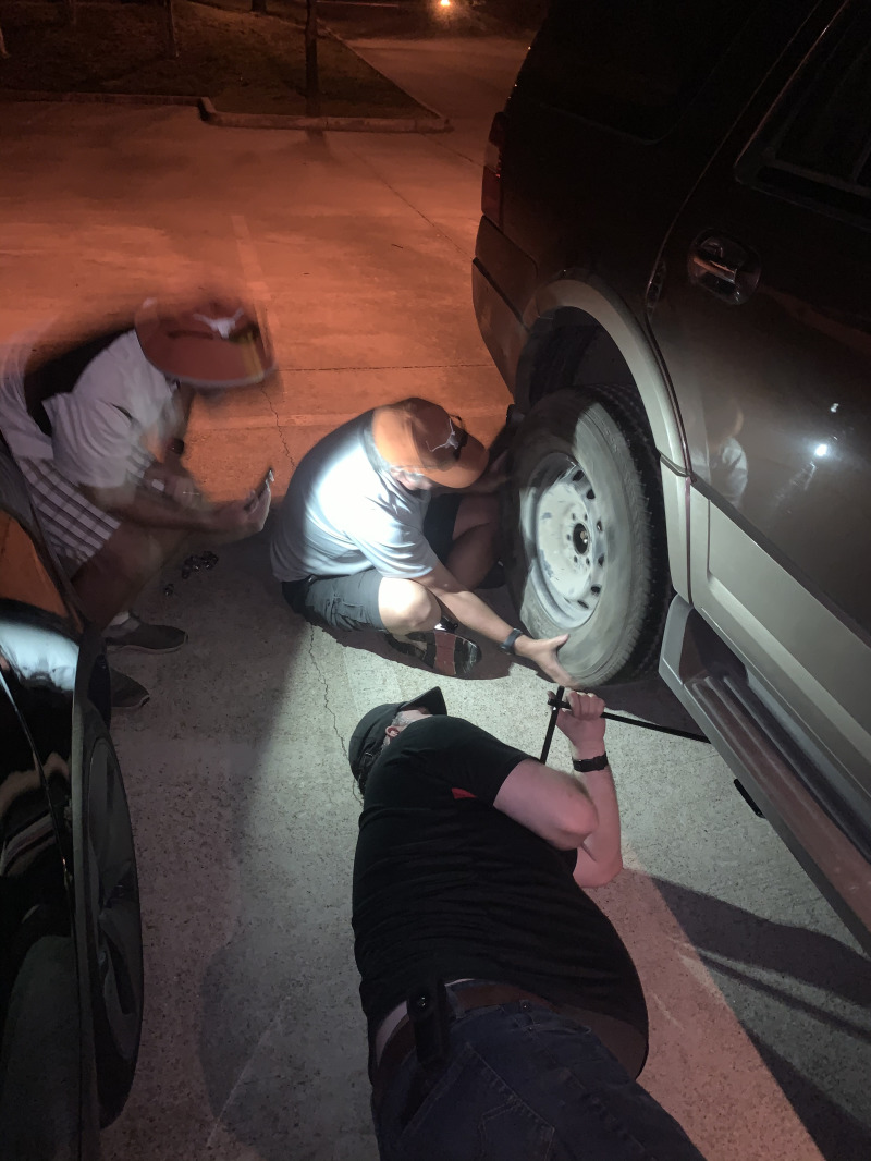 2019/10(October)/Crossman-Golf-Tournament-Dallas/800x600_2019-10-27-Crossman-Golf-Tournament-10-Waynes-broken-rim-tire.JPG