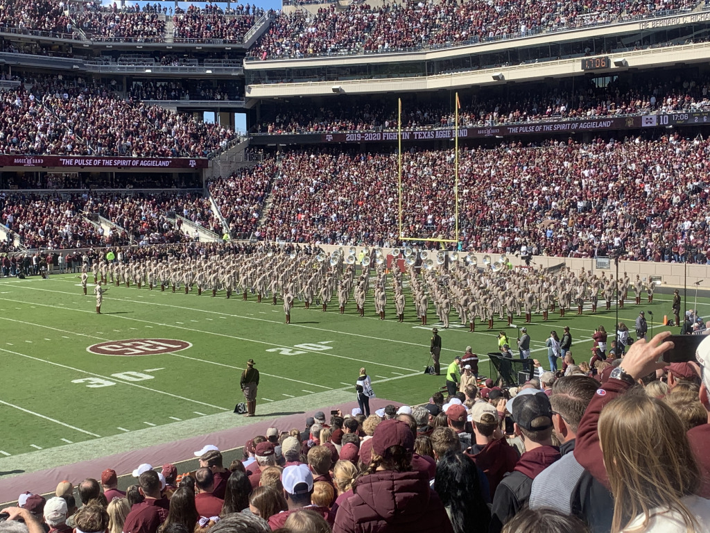 2019/10(October)/TAMU-game/1024x768_2019-10-26-TAMU-game-parents-visit-10.JPG