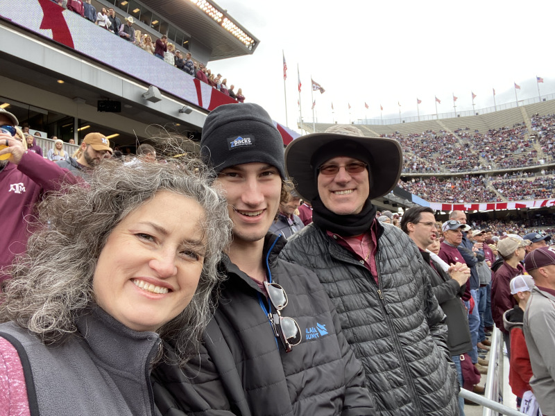2019/10(October)/TAMU-game/800x600_2019-10-26-TAMU-game-parents-visit-03-Suzi-Chance-Travis.JPG