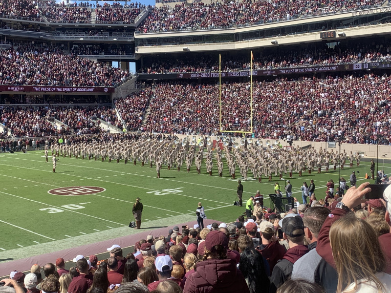 2019/10(October)/TAMU-game/800x600_2019-10-26-TAMU-game-parents-visit-10.JPG