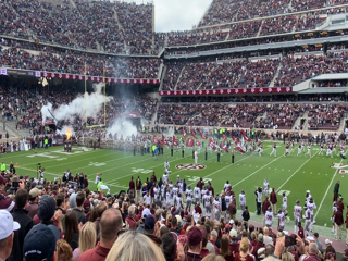 2019-10-26-TAMU-game-parents-visit-08.png