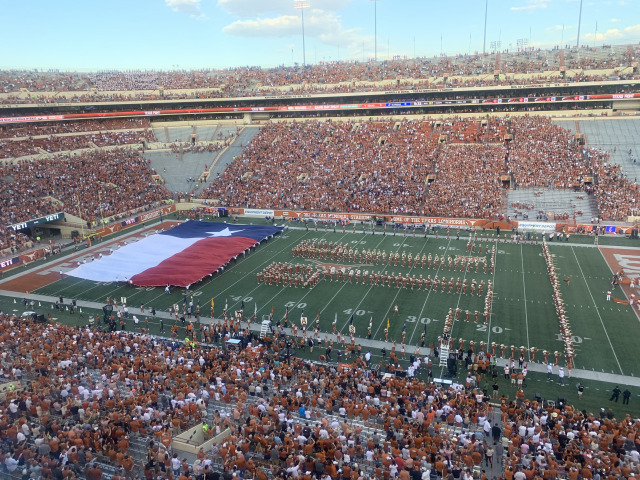 2019/10(October)/UT-Football/640x480_2019-10-19-UTexas-Football-3.JPG
