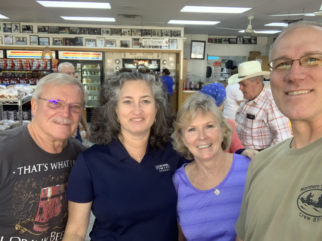 2019/10(October)/UTD-Parents-weekend/1024x768_2019-10-03-West-TX-Jim-Suzi-Janeen-Travis-3.JPG