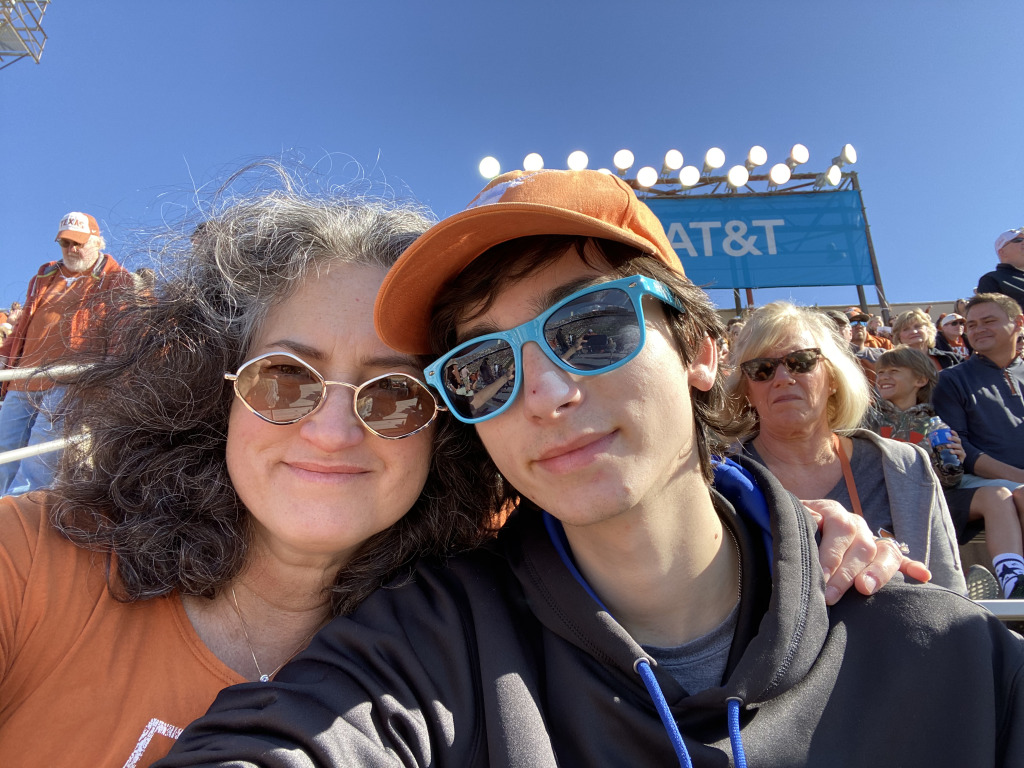 2019/10(October)/UTD-Parents-weekend/1024x768_2019-10-12-Texas-vs-OU-in-Dallas-17-Suzi-Dax.JPG