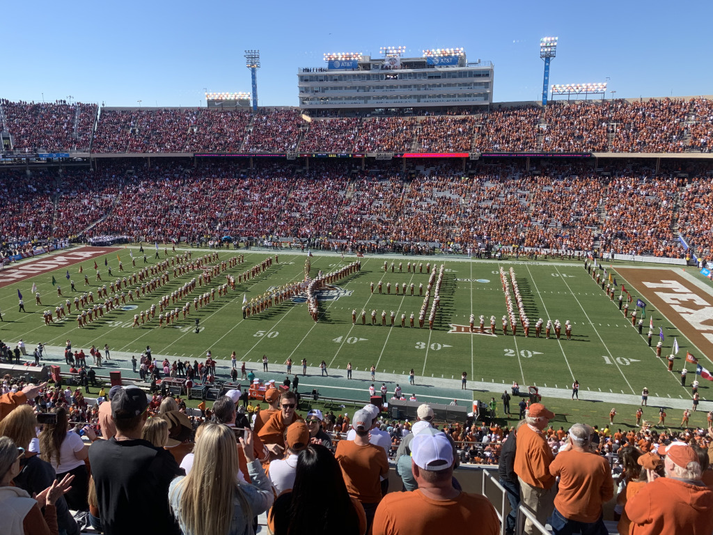 2019/10(October)/UTD-Parents-weekend/1024x768_2019-10-12-Texas-vs-OU-in-Dallas-24.JPG