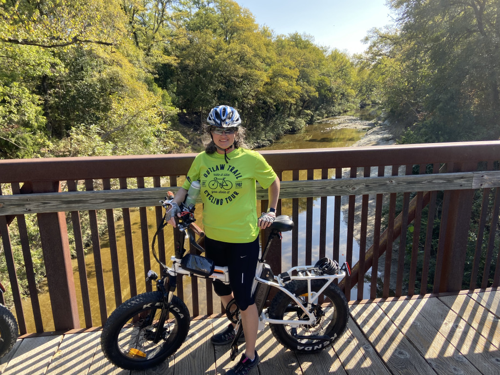 2019/10(October)/UTD-Parents-weekend/1024x768_2019-10-13-Travis-Suzi-Radbikes-Ride-2.JPG