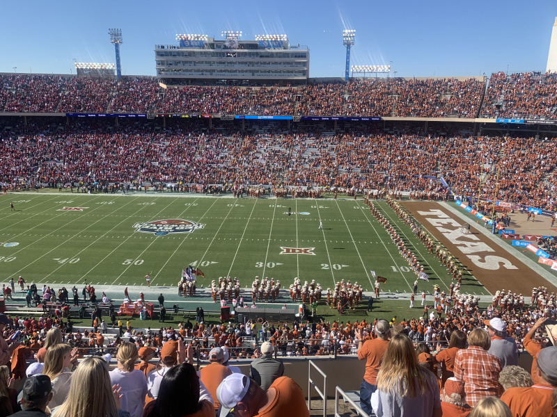 2019/10(October)/UTD-Parents-weekend/800x600_2019-10-12-Texas-vs-OU-in-Dallas-20.JPG