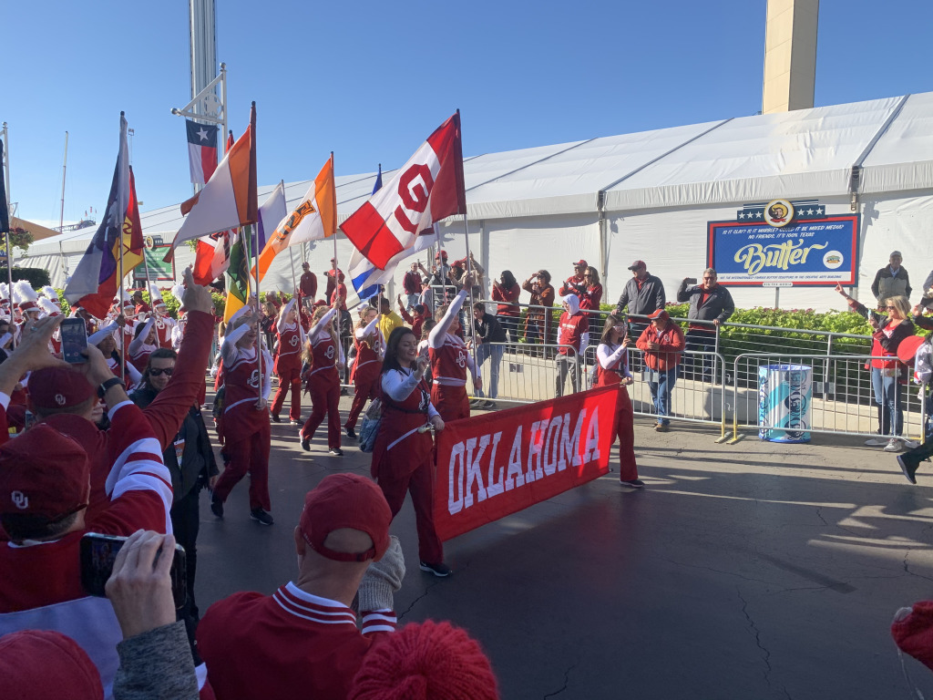 2019/10(October)/UTD-Parents-weekend/OU_Dallas_Fair/1024x768_2019-10-12-Texas-State-Fair-07.JPG