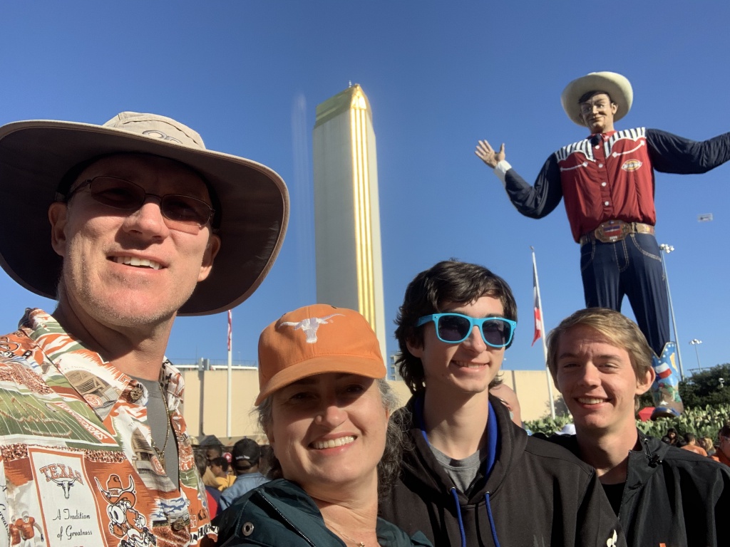 2019/10(October)/UTD-Parents-weekend/OU_Dallas_Fair/1024x768_2019-10-12-Texas-State-Fair-32-Travis-Suzi-Dax-Alec-BigTex.JPG
