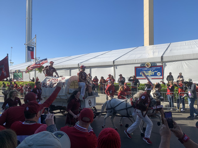 2019/10(October)/UTD-Parents-weekend/OU_Dallas_Fair/640x480_2019-10-12-Texas-State-Fair-06.JPG