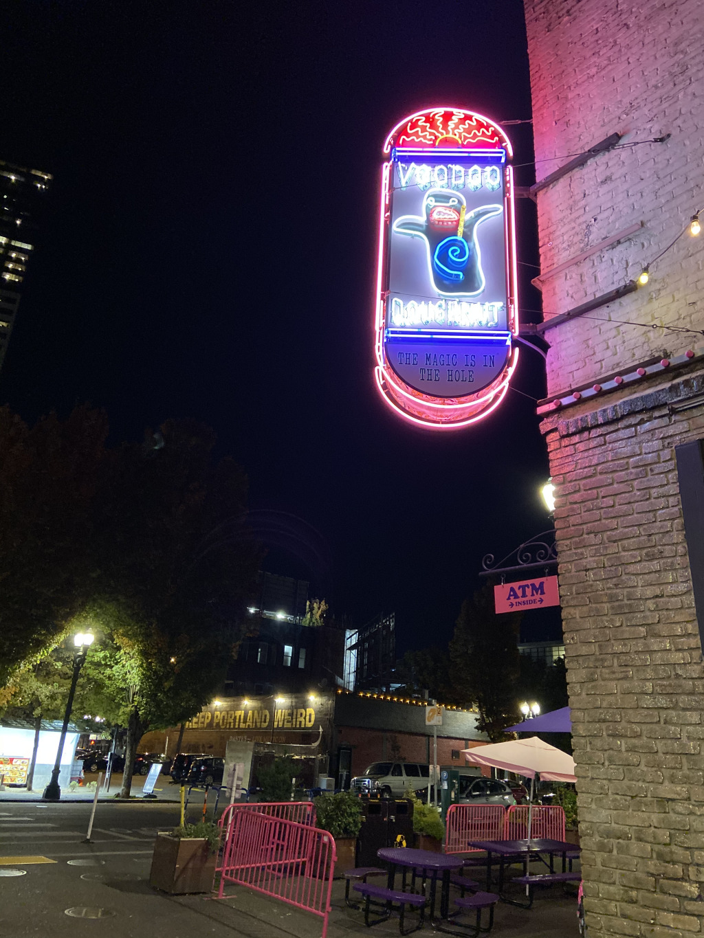 2019/10(October)/Vistra-Travel/Portland/1024x768_2019-10-09-Vistra-Portland-7-VooDoo-sign.JPG