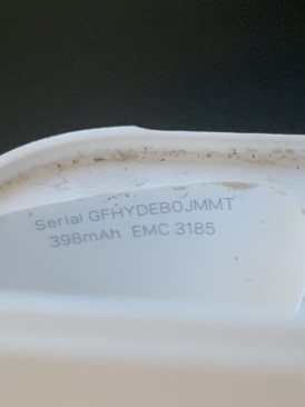 2019-11-04-Airpods-cracked-and-replaced-2.JPG