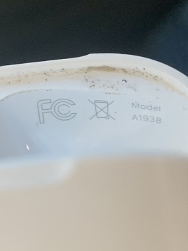 2019-11-04-Airpods-cracked-and-replaced-3.JPG