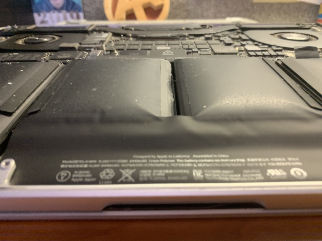 2019-11-23-Macbook-pro-15-battery-replacement-3-bulged-batteries.JPG