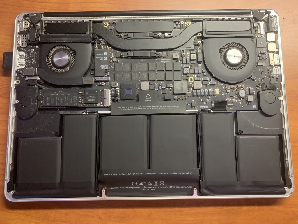 2019/11(November)/MacBookPro-battery-replacement/1024x768_2019-11-23-Macbook-pro-15-battery-replacement-7.JPG