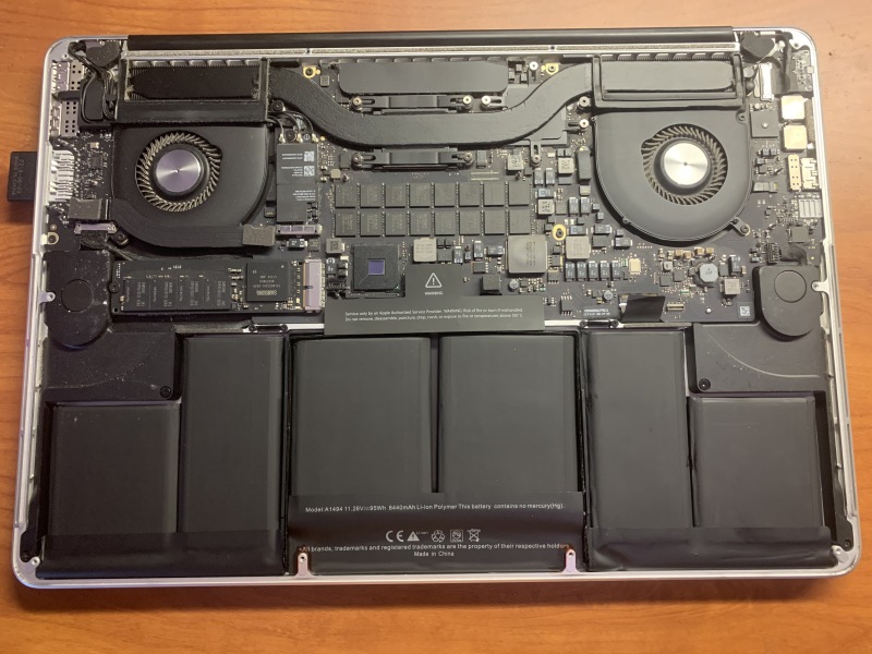 2019/11(November)/MacBookPro-battery-replacement/800x600_2019-11-23-Macbook-pro-15-battery-replacement-7.JPG