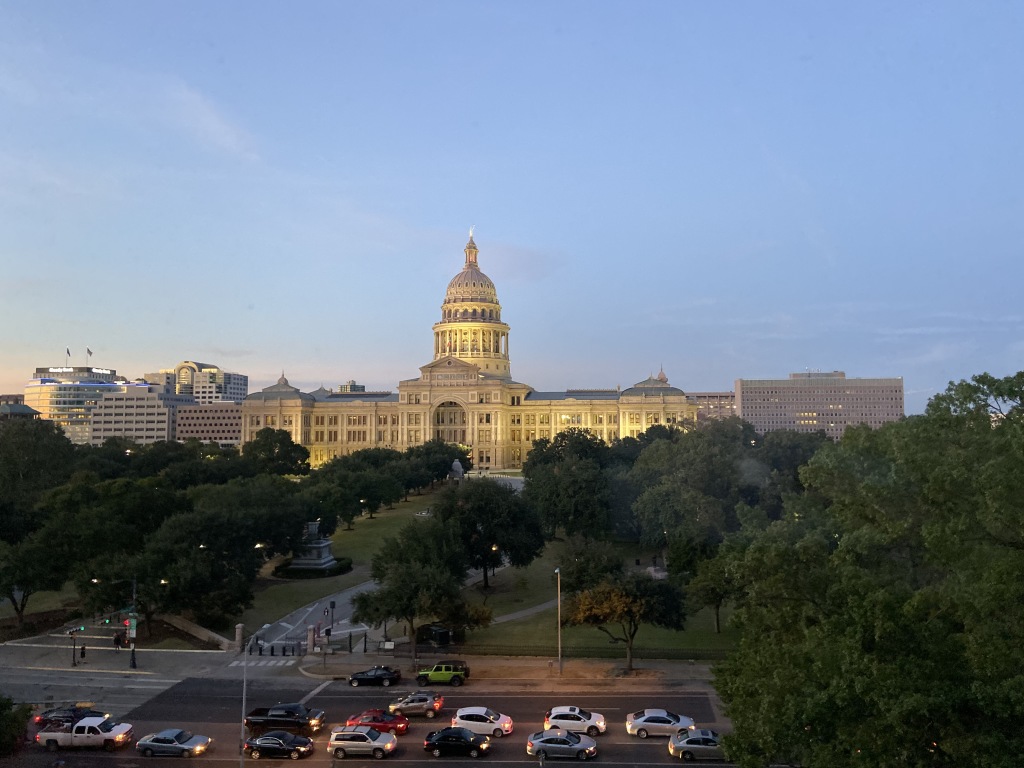 2019/11(November)/Misc/1024x768_2019-11-04-Texas-state-capitol-3.JPG
