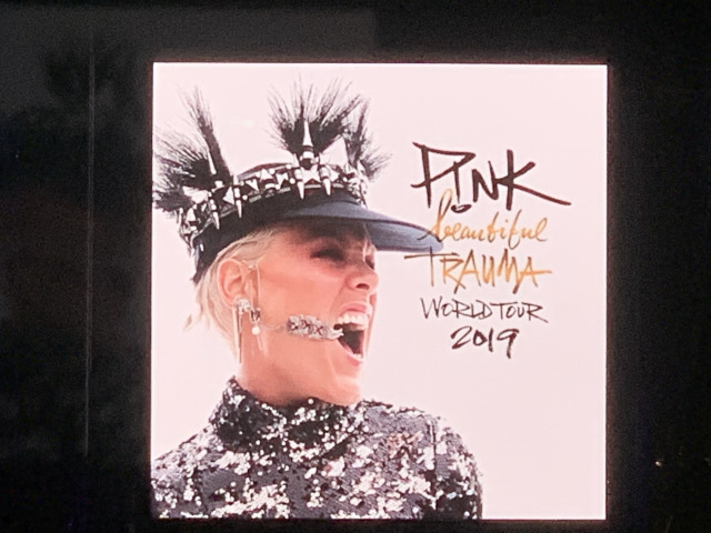 2019-11-02-Pink-Concert-04.JPG